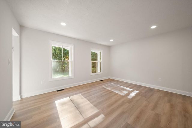 8106 MORNINGSIDE DR, Manassas, VA 20112