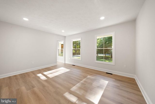 8106 MORNINGSIDE DR, Manassas, VA 20112