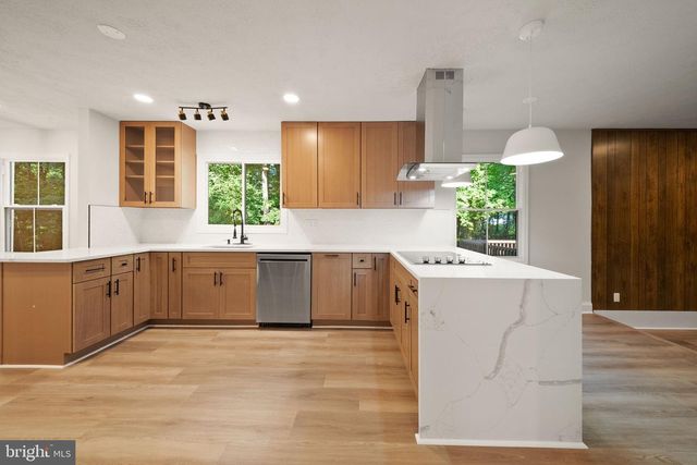8106 MORNINGSIDE DR, Manassas, VA 20112