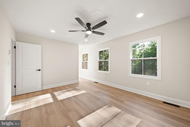 8106 MORNINGSIDE DR, Manassas, VA 20112
