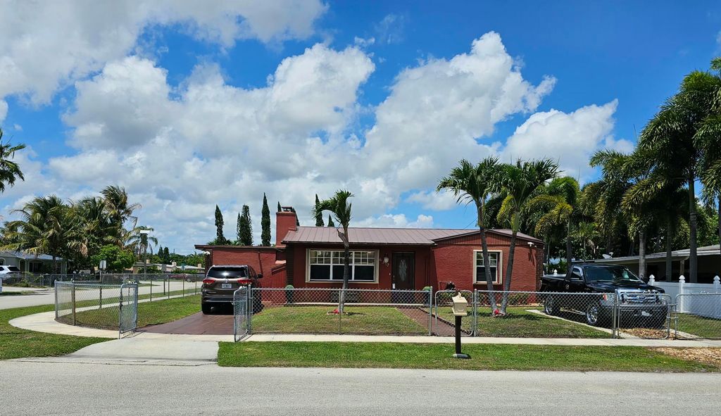 637 Dogwood Road, West Palm Beach, FL 33409