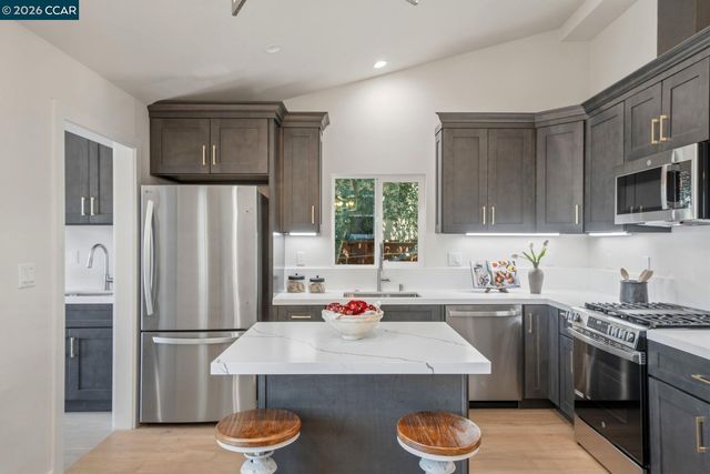 3017 Madeline St, Oakland, CA 94602