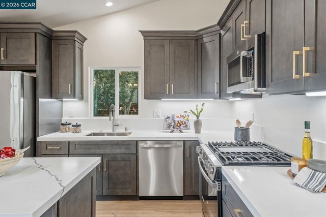 3017 Madeline St, Oakland, CA 94602