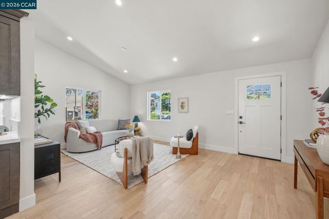 3017 Madeline St, Oakland, CA 94602