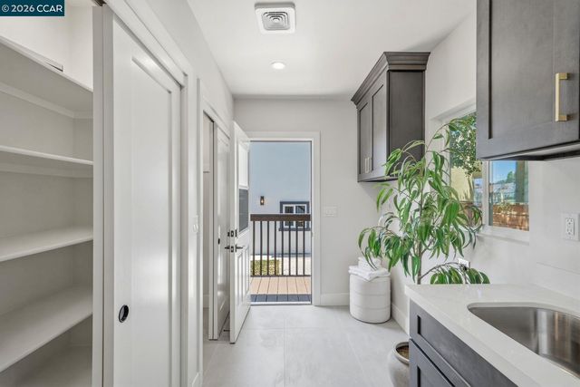 3017 Madeline St, Oakland, CA 94602