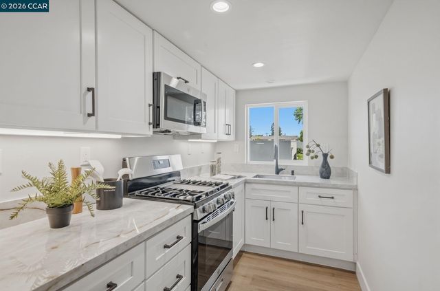 3017 Madeline St, Oakland, CA 94602