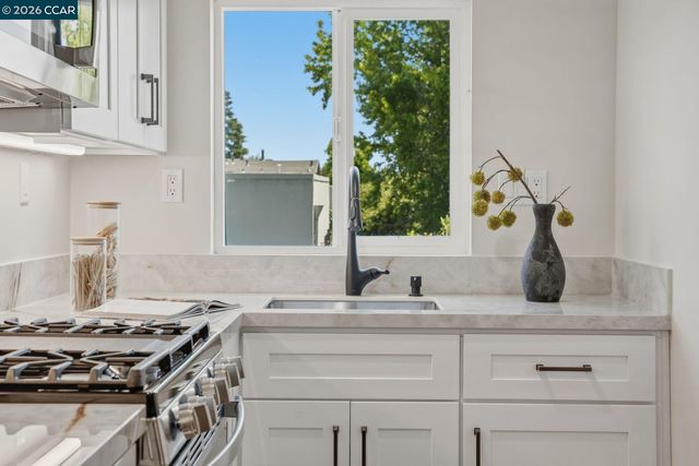 3017 Madeline St, Oakland, CA 94602