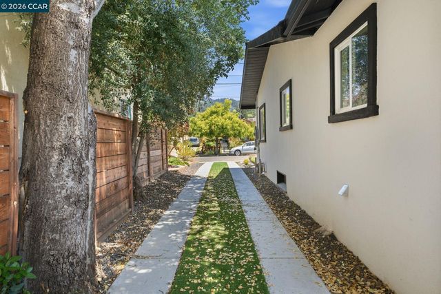 3017 Madeline St, Oakland, CA 94602