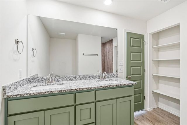 4656 Lincoln Landing, Harrah, OK 73045