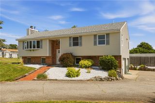 49 Dexter Street, Portsmouth, RI 02871