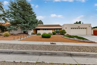9200 LUNA DEL ORO Road NE, Albuquerque, NM 87111