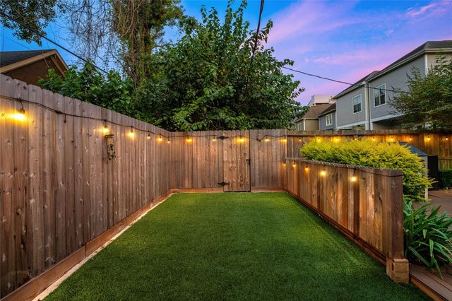 831 W 17th Street, Houston, TX 77008