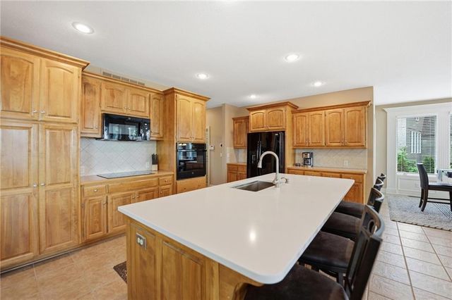 20733 W 92nd Street, Lenexa, KS 66220