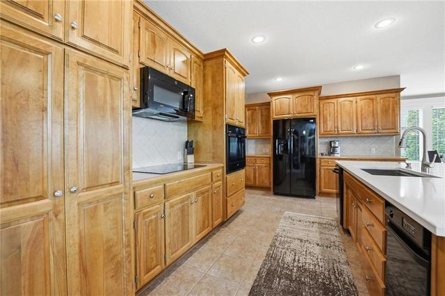 20733 W 92nd Street, Lenexa, KS 66220
