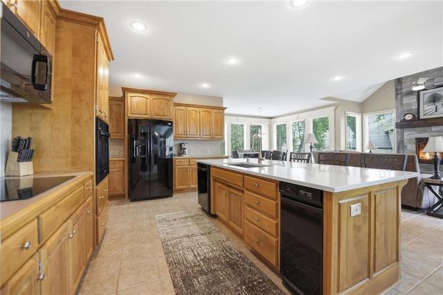 20733 W 92nd Street, Lenexa, KS 66220