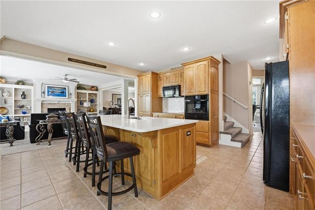 20733 W 92nd Street, Lenexa, KS 66220