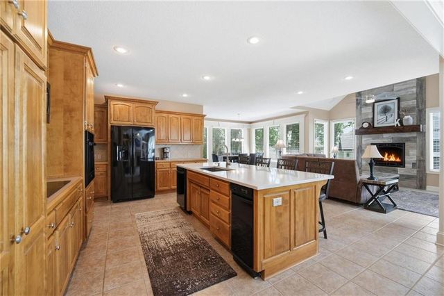 20733 W 92nd Street, Lenexa, KS 66220