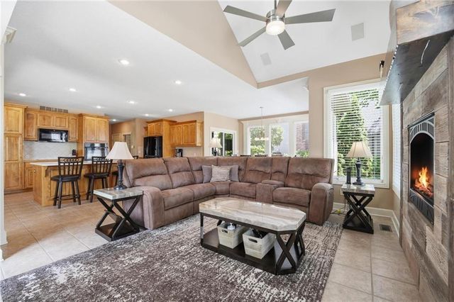 20733 W 92nd Street, Lenexa, KS 66220