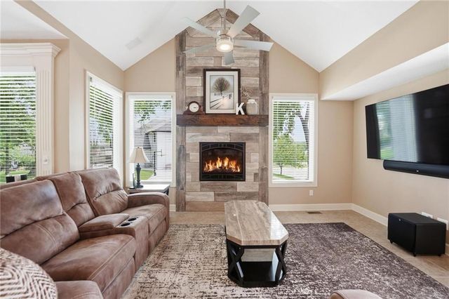 20733 W 92nd Street, Lenexa, KS 66220