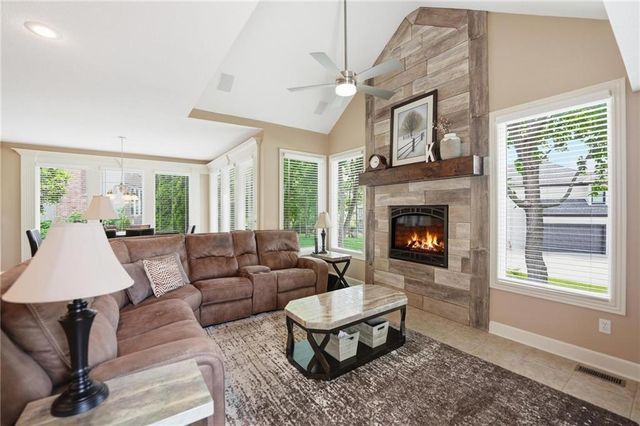 20733 W 92nd Street, Lenexa, KS 66220