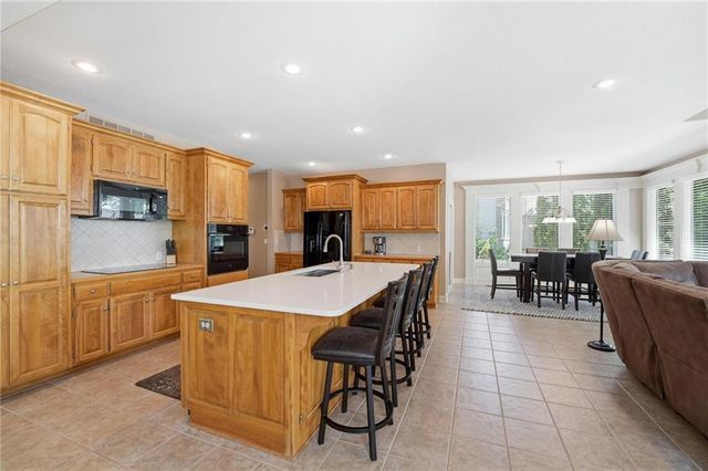 20733 W 92nd Street, Lenexa, KS 66220