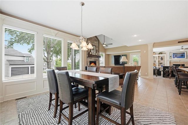20733 W 92nd Street, Lenexa, KS 66220