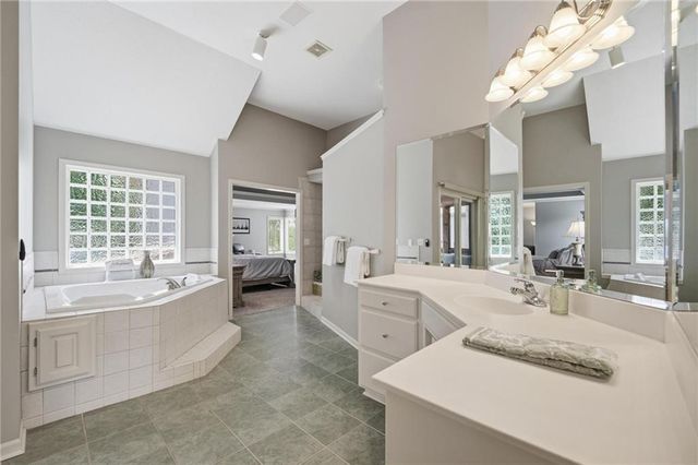 20733 W 92nd Street, Lenexa, KS 66220