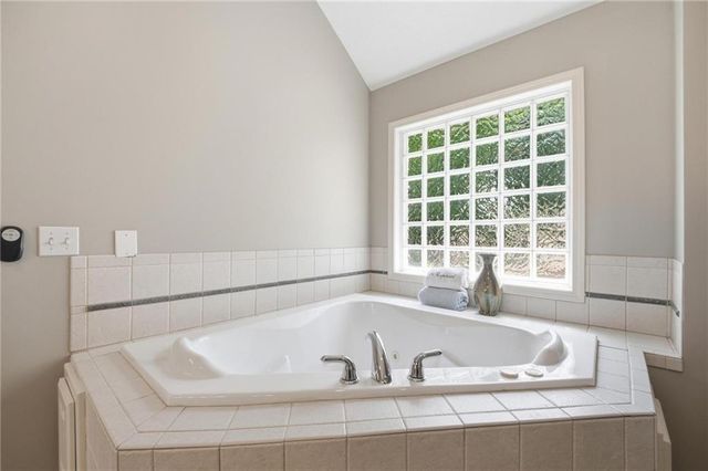 20733 W 92nd Street, Lenexa, KS 66220