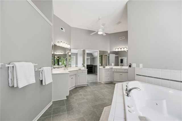 20733 W 92nd Street, Lenexa, KS 66220