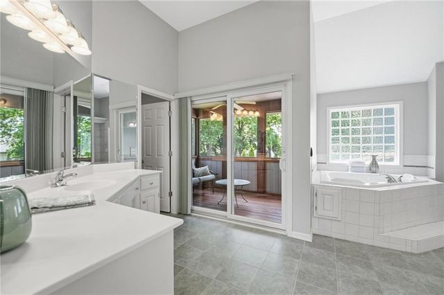 20733 W 92nd Street, Lenexa, KS 66220