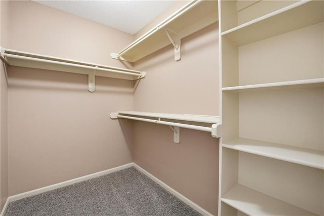 20733 W 92nd Street, Lenexa, KS 66220