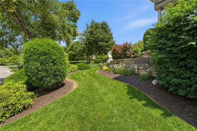 20733 W 92nd Street, Lenexa, KS 66220