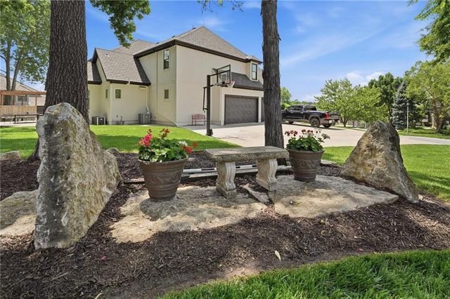20733 W 92nd Street, Lenexa, KS 66220