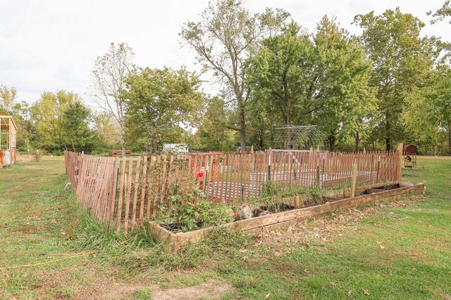 215 W TERRILL RD, Moberly, MO 65270