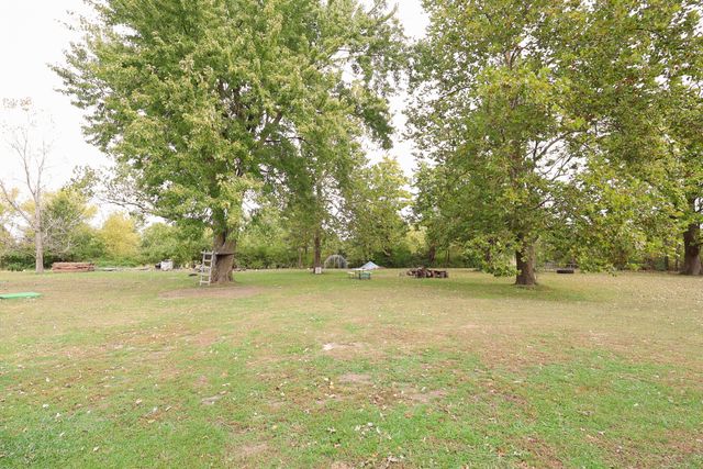 215 W TERRILL RD, Moberly, MO 65270