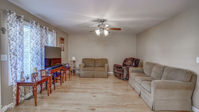 1626 Highway 91 Apt 2, Elizabethton, TN 37643