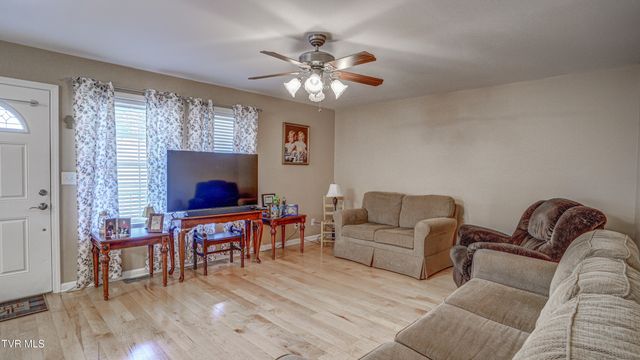1626 Highway 91 Apt 2, Elizabethton, TN 37643