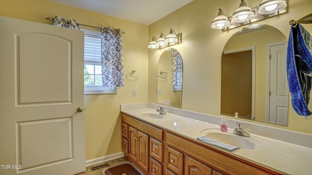 1626 Highway 91 Apt 2, Elizabethton, TN 37643