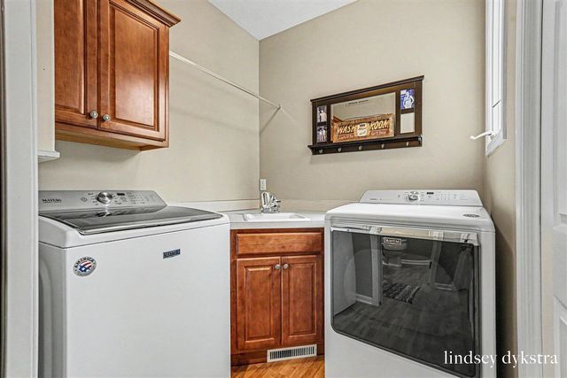 2320 Red Oak Court, Grand Rapids, MI 49504