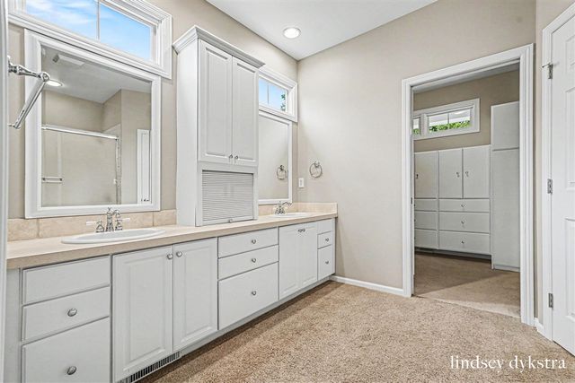 2320 Red Oak Court, Grand Rapids, MI 49504