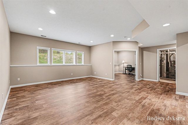 2320 Red Oak Court, Grand Rapids, MI 49504