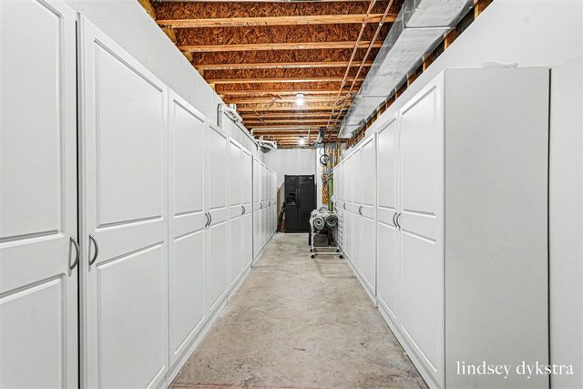 2320 Red Oak Court, Grand Rapids, MI 49504