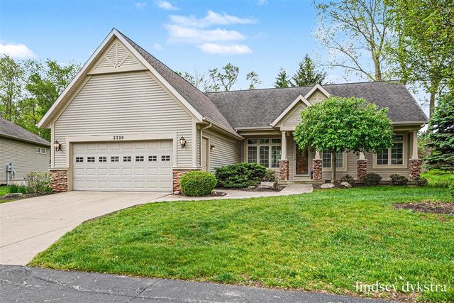 2320 Red Oak Court, Grand Rapids, MI 49504