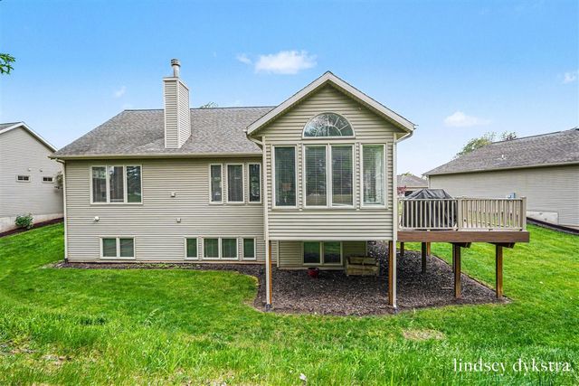 2320 Red Oak Court, Grand Rapids, MI 49504