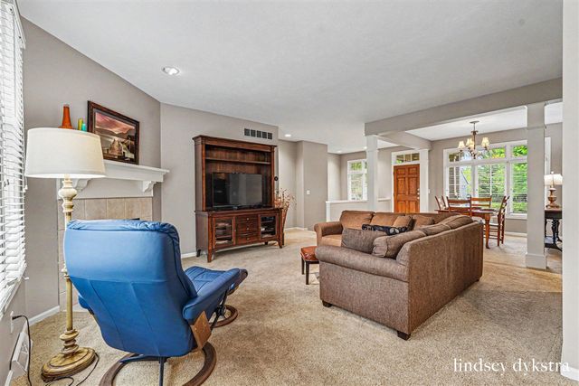 2320 Red Oak Court, Grand Rapids, MI 49504