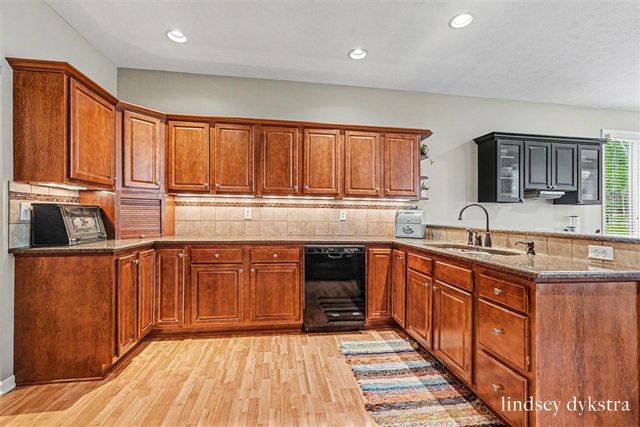 2320 Red Oak Court, Grand Rapids, MI 49504