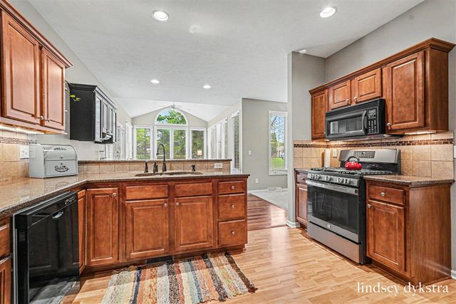 2320 Red Oak Court, Grand Rapids, MI 49504