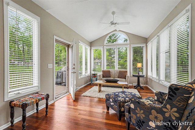 2320 Red Oak Court, Grand Rapids, MI 49504