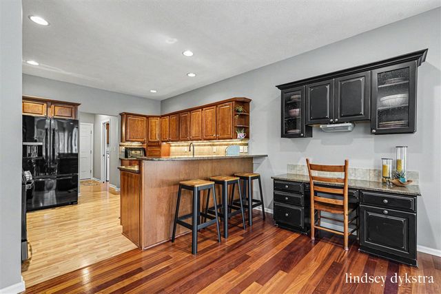 2320 Red Oak Court, Grand Rapids, MI 49504