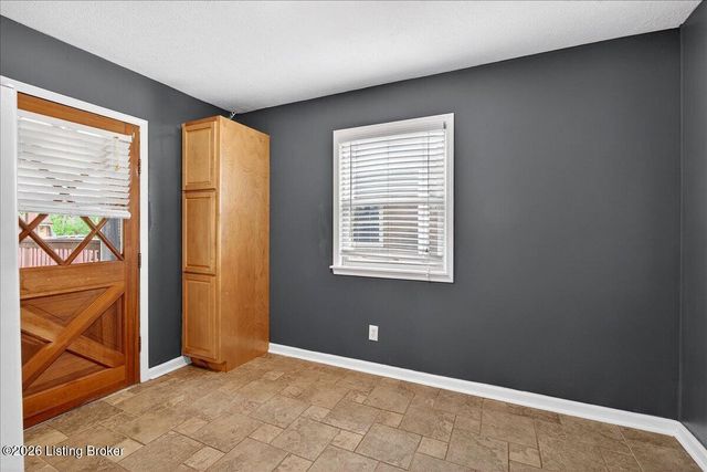 7618 Greenfield Ave, Louisville, KY 40214